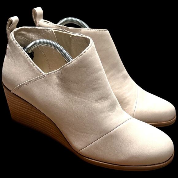 TOMS Marta Women's Size 8.5 Suede Beige Ivory Wedge Bootie Pull On Cut Out Side - Picture 3 of 15